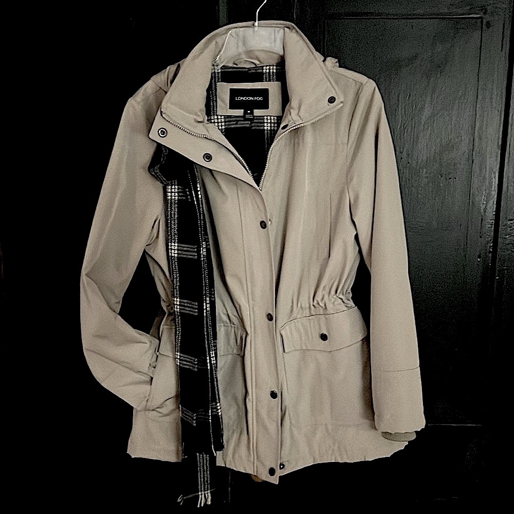 LONDON FOG Rain jacket, Size M, Beige with Navy Plaid Upper Lining.
